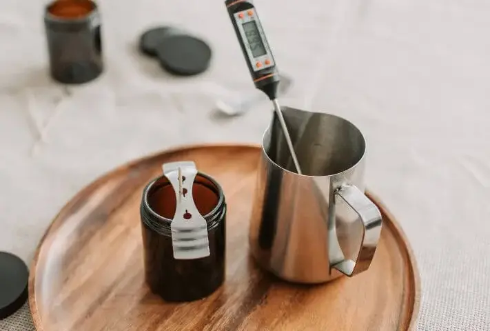 Jak zrobić świece sojowe? Przewodnik DIY krok po kroku